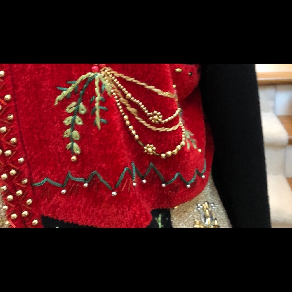 ❤️🖤GORGEOUS CHRISTMAS SWEATER WITH EMBELLISHMENT❤️🖤 - Picture 5 of 13